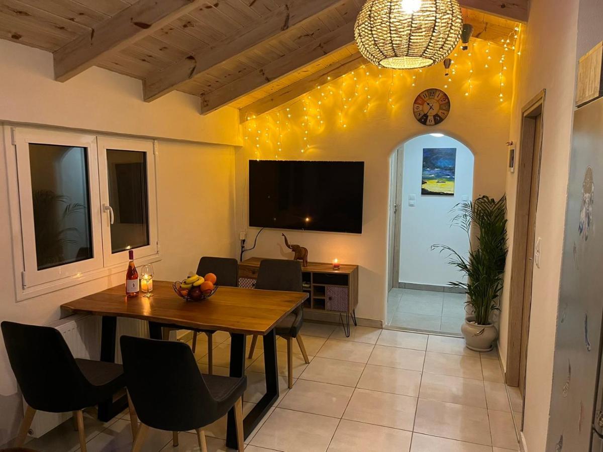 Apartment Lemonia With Yard *