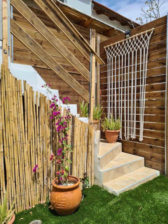 Lemonia With Yard Apartment