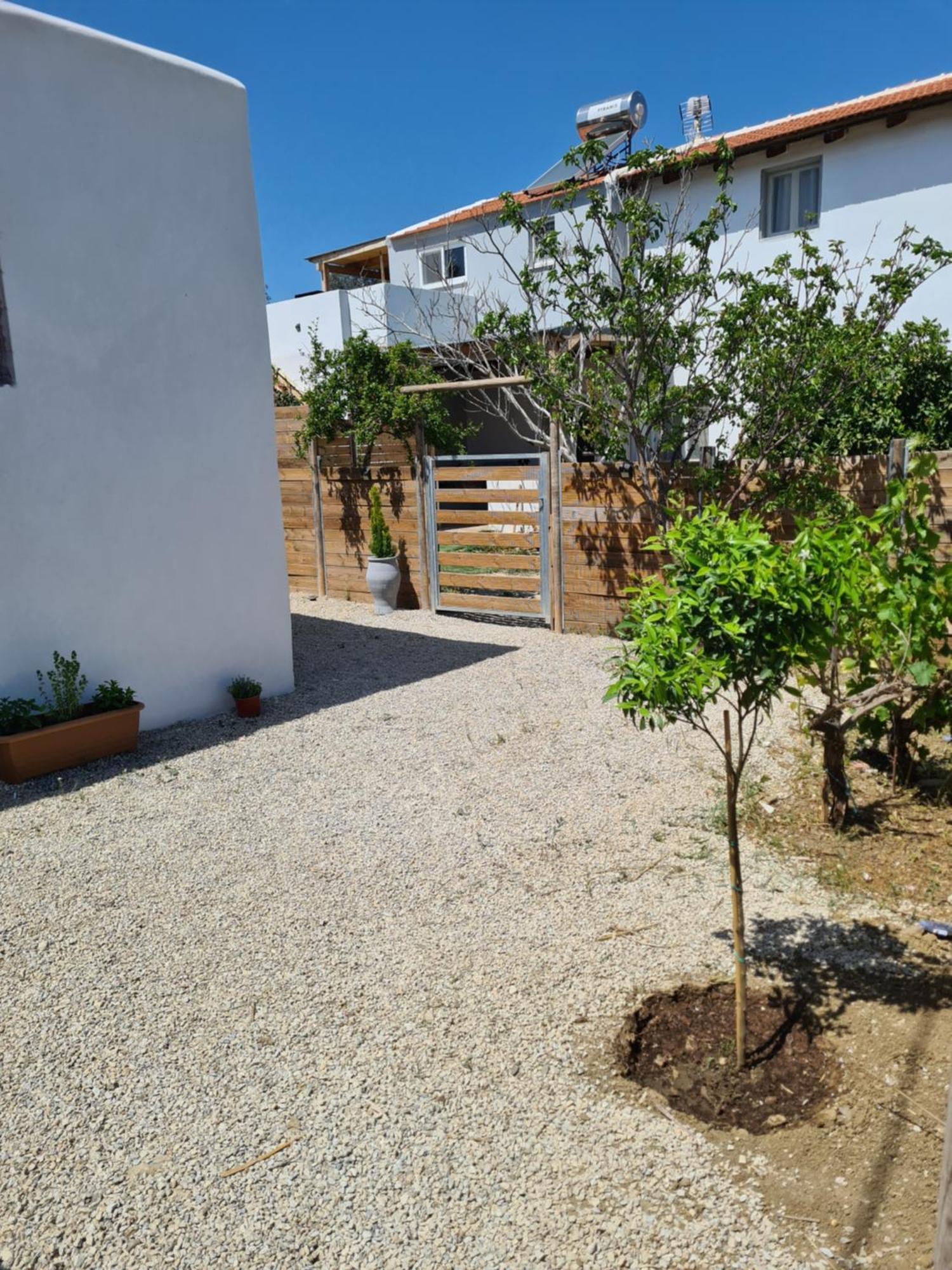 Apartment Lemonia With Yard *