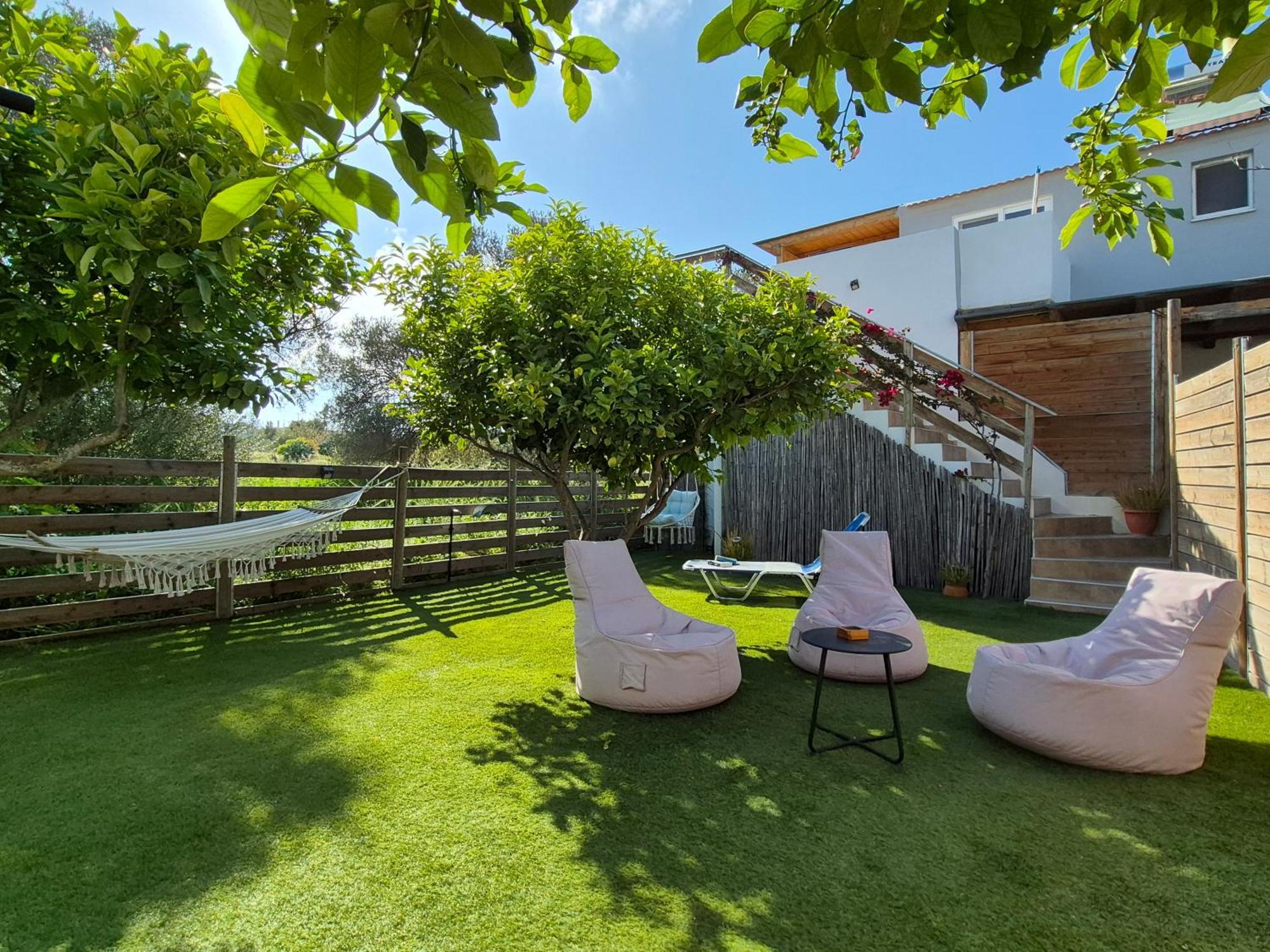 Apartment Lemonia With Yard *